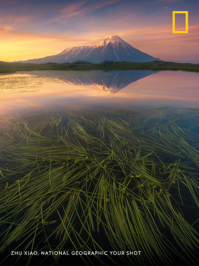 The Kamchatka Peninsula is home to 127 volcanoes—22 of which are still active. This one was photographed by Zhu Xiao. https://on.natgeo.com/2pX1Chy