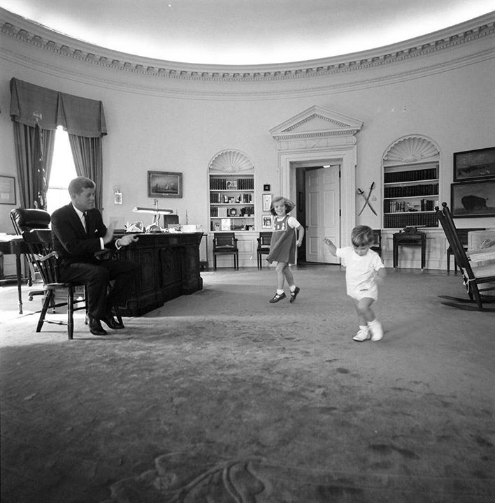 Happy #FathersDay from all of us at the Kennedy Center!
📸 via John F. Kennedy Presidential Library and Museum: President Kennedy with his children Caroline and John, Jr. in the Oval Office. (October 1962)